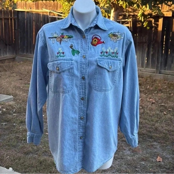 TIA DESIGN Embroidered Denim Shirt with Garden Motifs Womens Size Medium - Picture 2 of 9